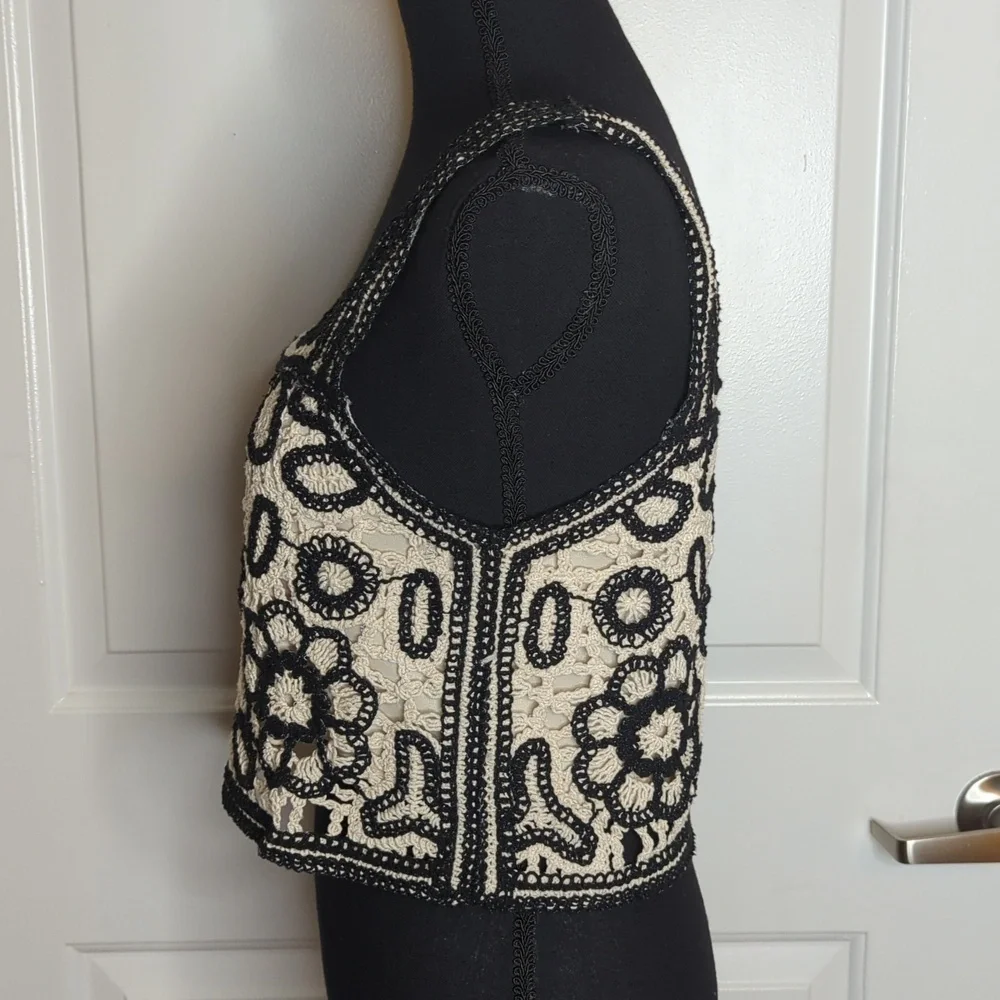 NEW Rebellion Crochet Tank Top Floral Fully Lined Crop Black and Cream Size XS - Picture 8 of 12